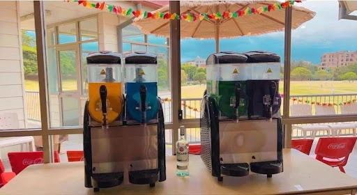 An example of frozen daquiri machines that you can rent on Gecko.