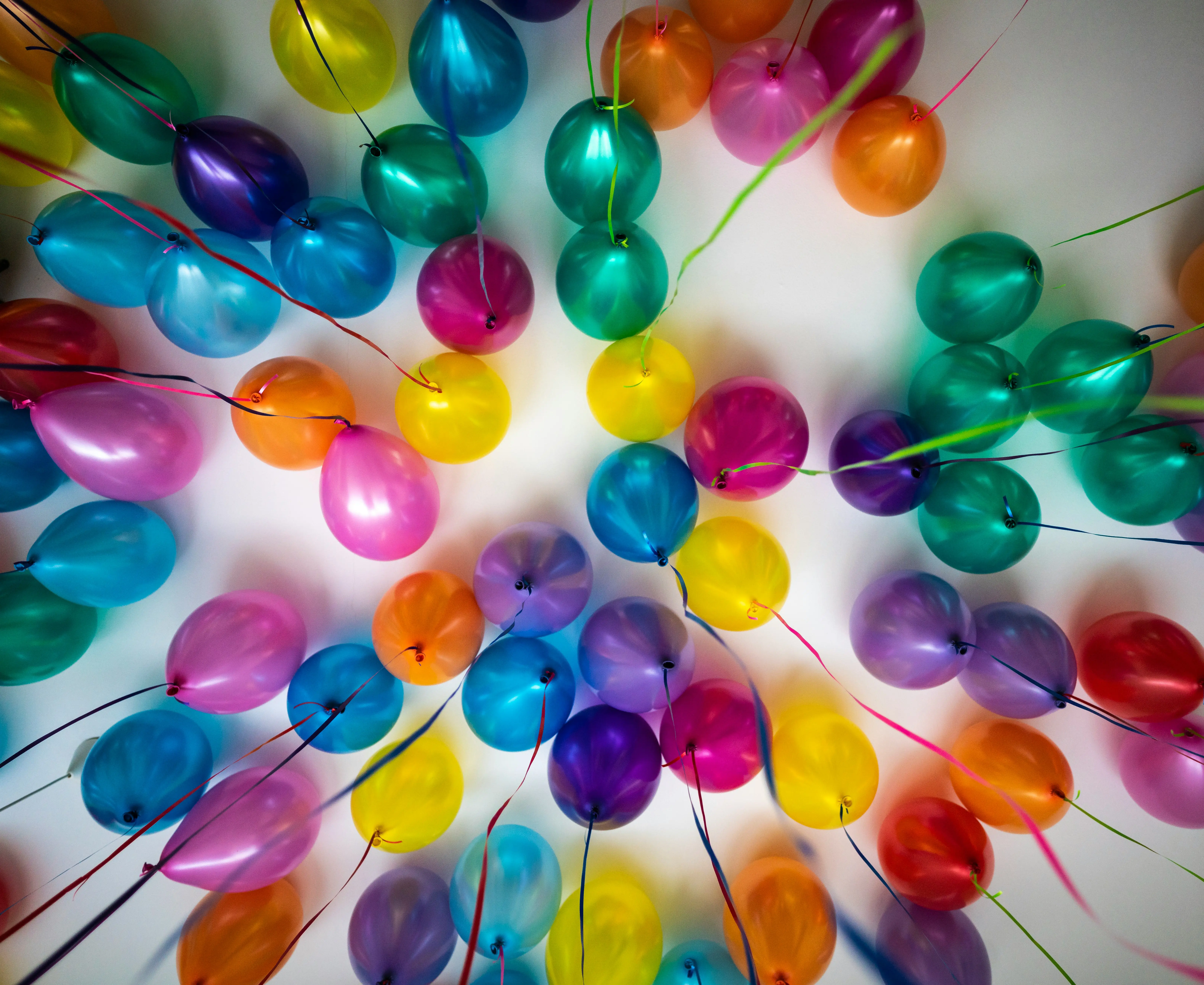 Different Colors of Chrome Balloons you can find on Gecko” style=